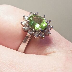Vintage sterling silver 925 peridot green and white rhinestone ring 7